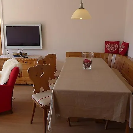 Celerina Sleeps 7 Wifi Lägenhet